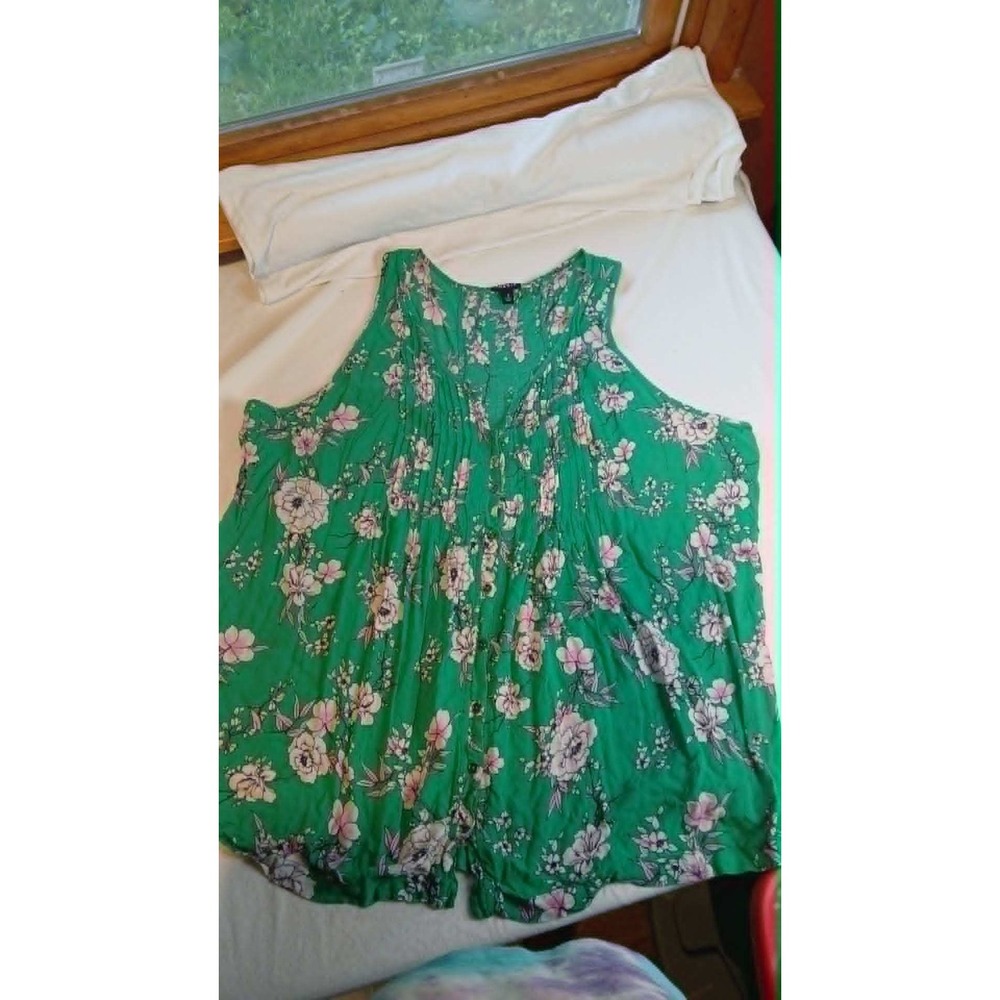 Torrid Green Floral Pintuck Button Front Tank Top Blouse Plus Size 3 3X